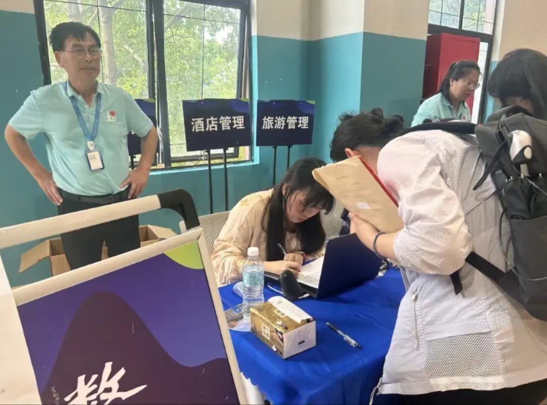 携新生共绘梦想旅