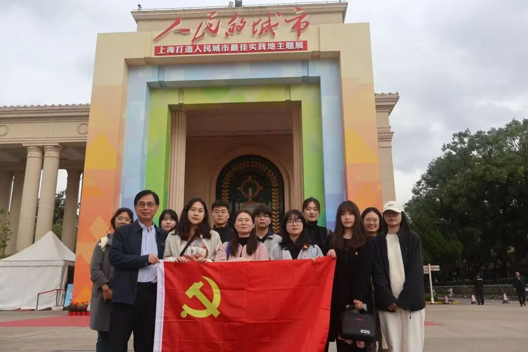 在实现中华民族伟大复兴中谱写壮丽的青